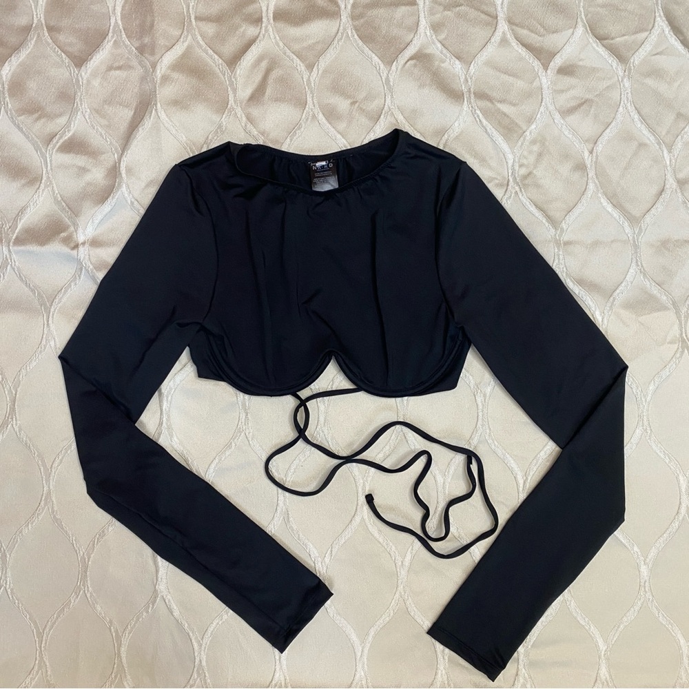 NA-KD - Black Long Sleeve Under Boob Wired Crop Top With Tie Back